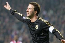 开云体育登录-德甲争冠战之夜，欧文里程碑闪耀，传奇永不止步