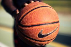 开云体育app-南半球的绿茵对决，当新西兰雄狮遇上塞维利亚红白，萨拉赫在跨洲焦点战中重证王者本色