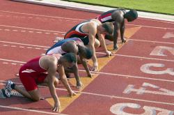 开云下载-赛道与绿茵场的双重奏，F1揭幕战与波兰终结巴萨的启示