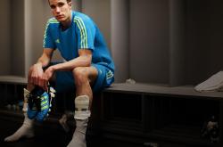 开云体育直播-独行侠对阵雷霆，布克个人能力完全展现