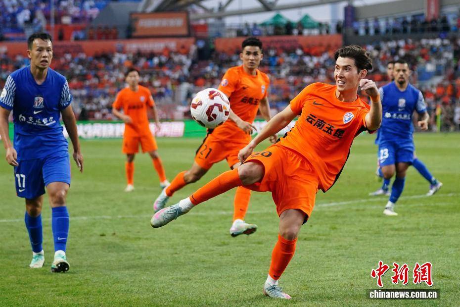 中超联赛球员表现神勇，技术风格全面发挥