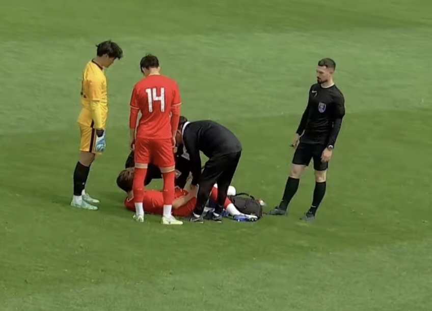 中国球迷赛场外斗殴，影响比赛秩序