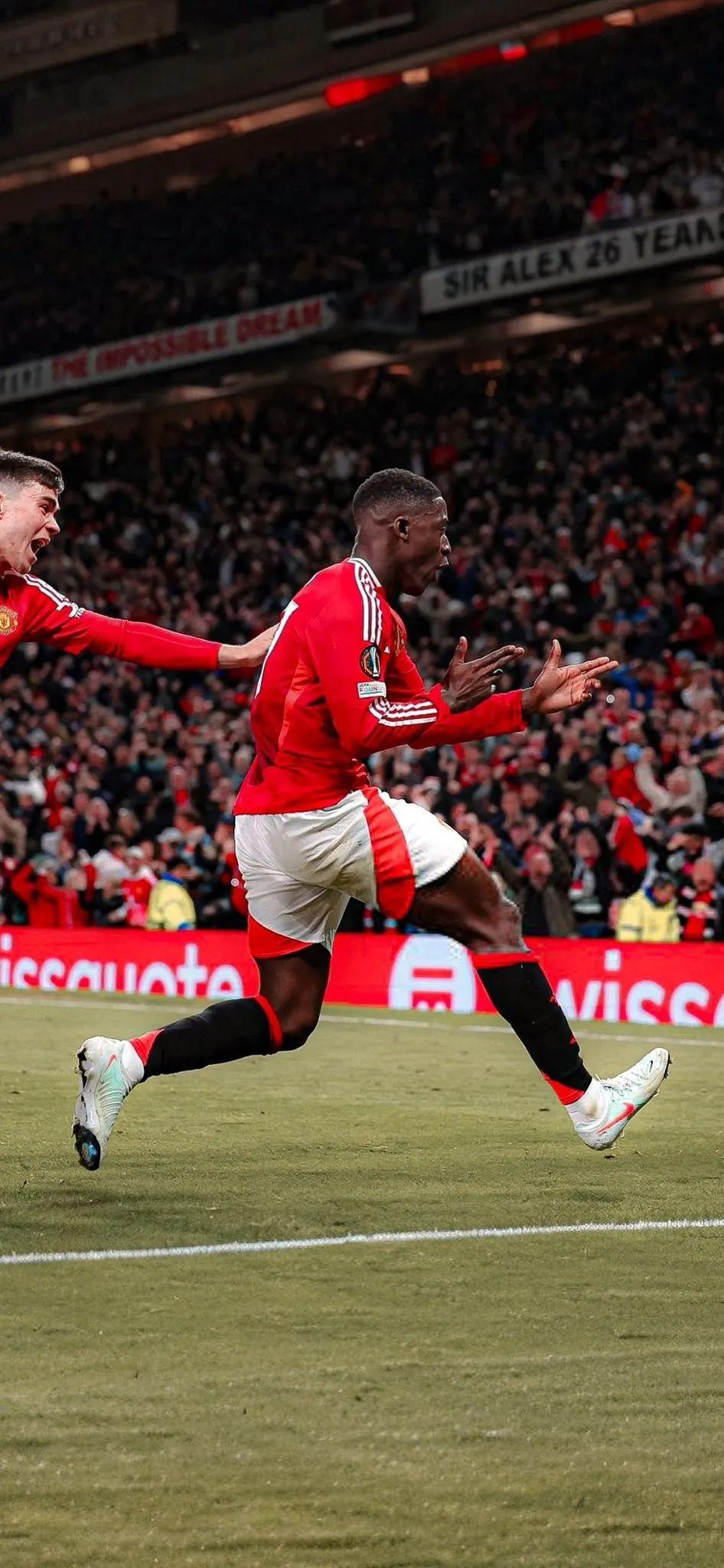 包含球员们在欧预赛中发挥出了顶尖水平,赢得了观众的掌声的词条 包含球员们在欧预赛中发挥出了顶尖水平,赢得了观众的掌声的词条