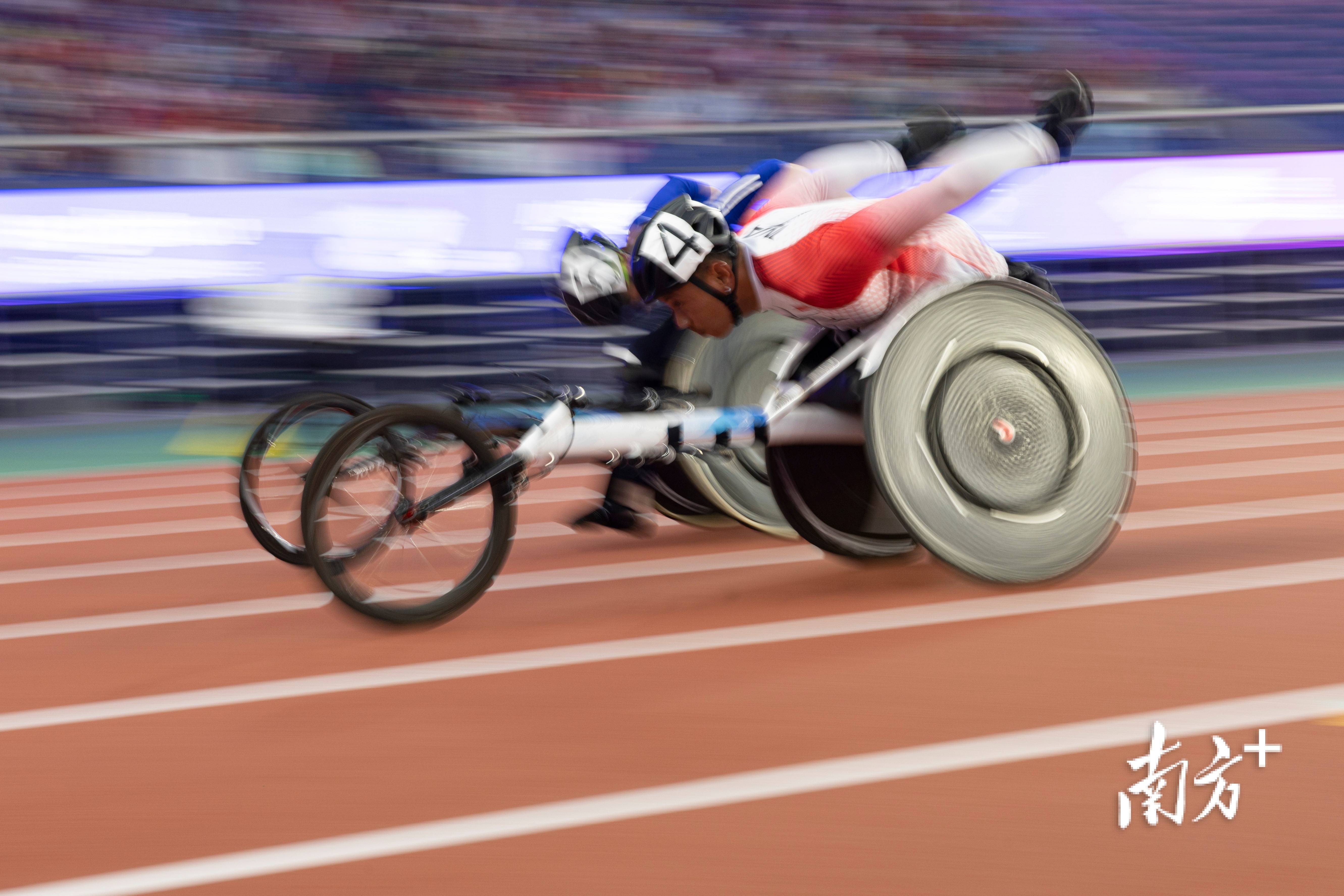 选手们奋力拼搏,精彩瞬间引人瞩目 选手们奋力拼搏,精彩瞬间引人瞩目