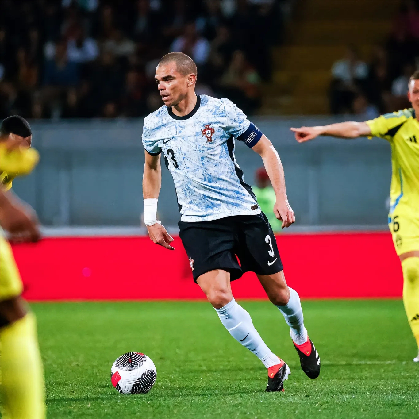 瑞典队力克葡萄牙队，奥恰洛夫关键制胜