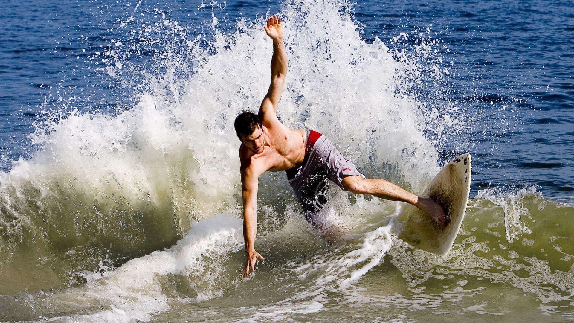 羽坛震撼夜，马来西亚队横扫法国队，辛杜状态火热预示奥运新格局